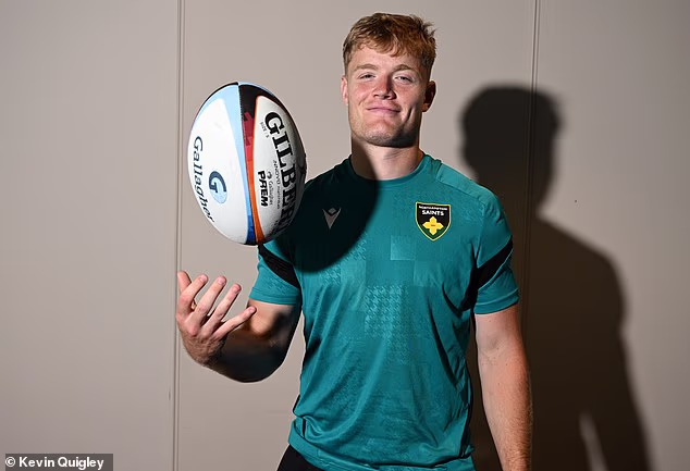 Le n°10 anglais Fin Smith se prépare à mener les Northampton Saints dans leur barrage PREM contre Leicester vendredi soir