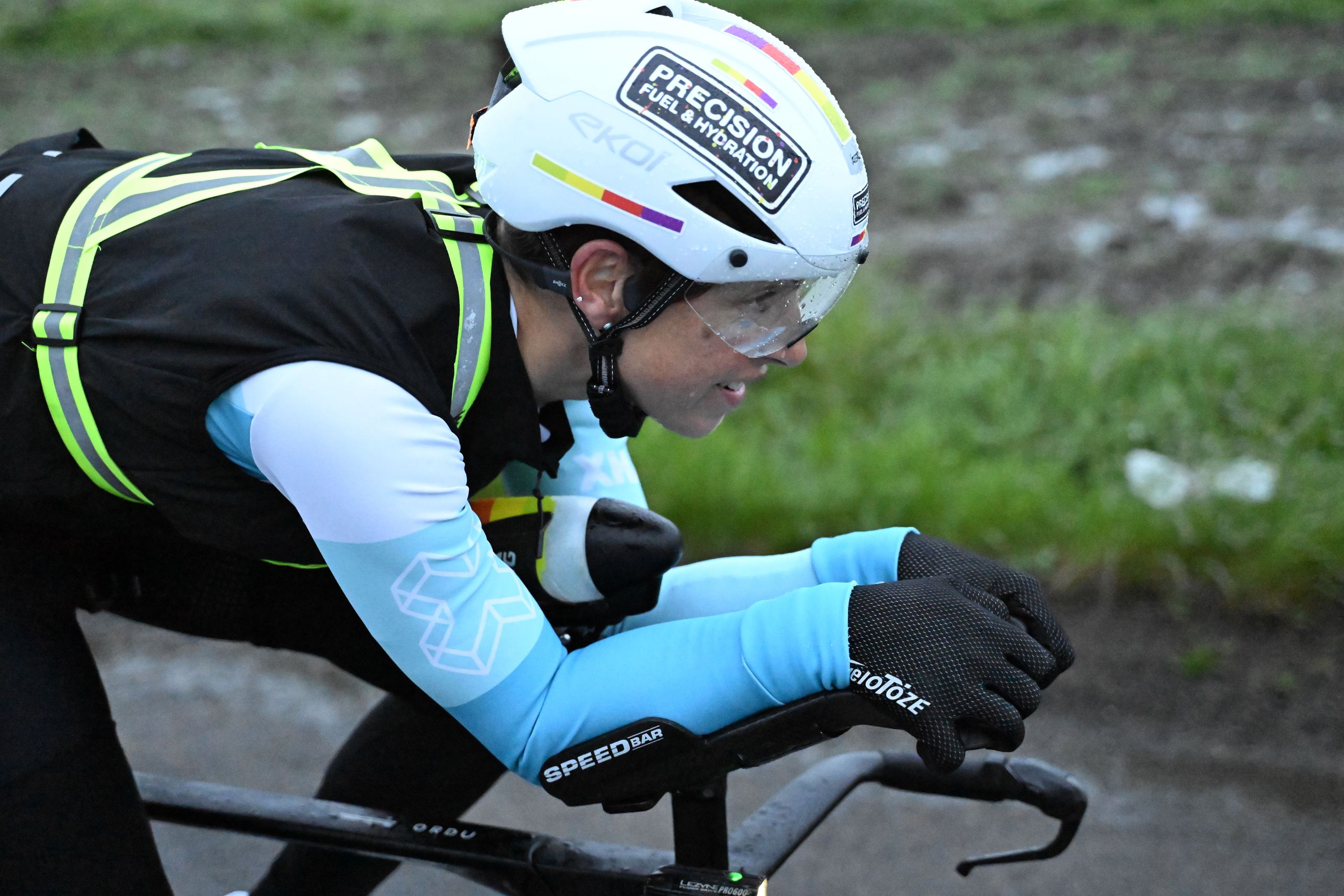 "Caroline jubilait, les yeux écarquillés et tellement soulagée que le trajet soit terminé" : un cycliste écossais bat le record du NC500 de plus de quatre heures