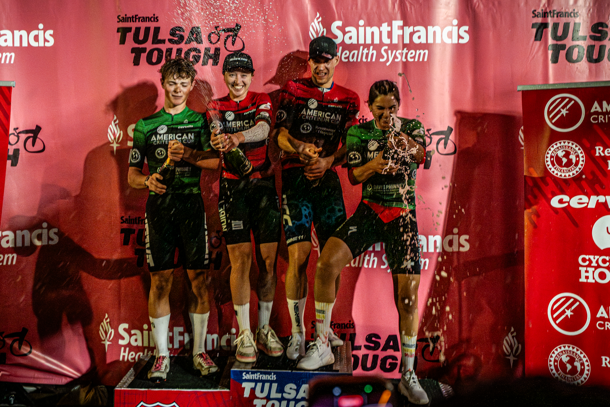 Coupe américaine du critérium : Skylar Schneider et Dario Rapps remportent la première série pour cavaliers élites au Saint Francis Tulsa Tough