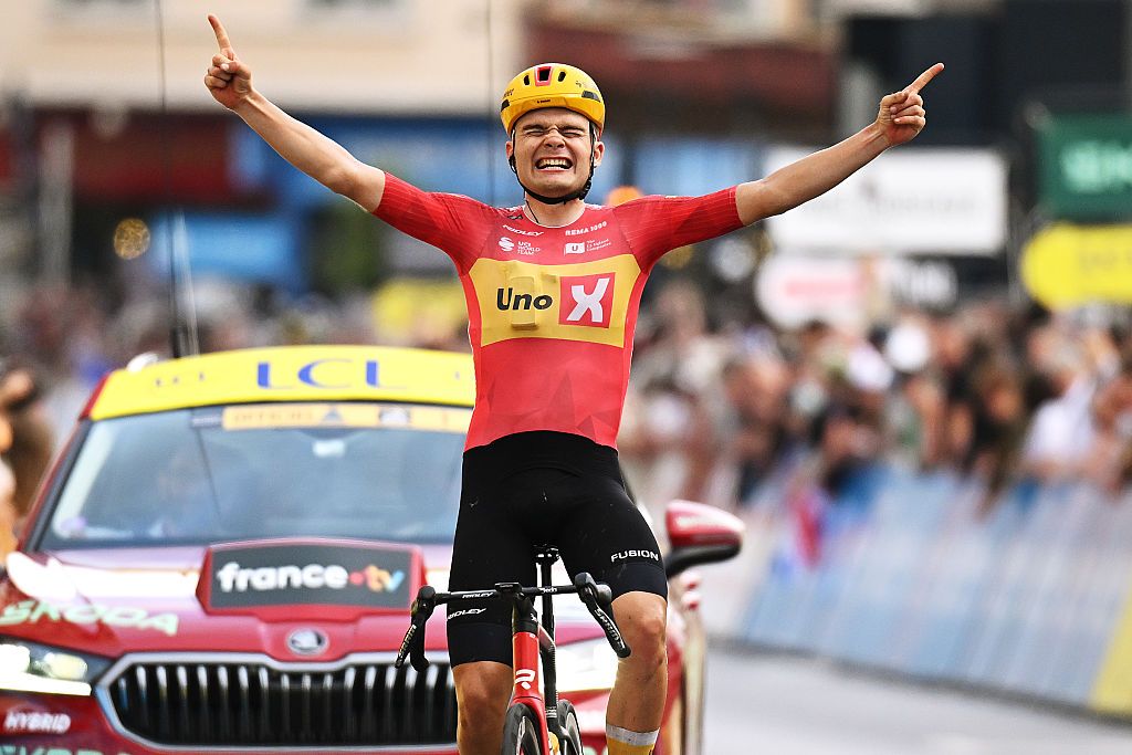 Charmig celebrates with both arms up