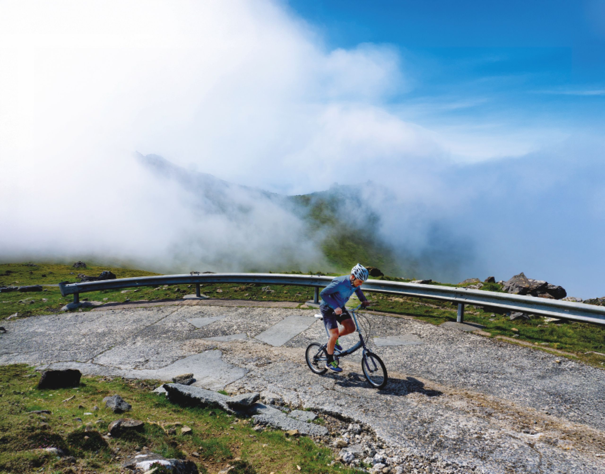Est-ce le KOM Strava le plus éloigné au monde ? J'ai introduit clandestinement un vélo pliant dans un canot pour y arriver