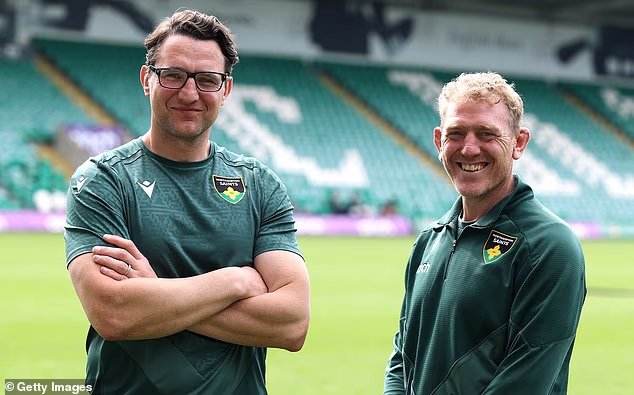 Le directeur du rugby des Northampton Saints, Phil Dowson (à gauche) et l'entraîneur-chef Sam Vesty prendront en charge Northampton lors de la finale PREM de samedi contre Exeter.
