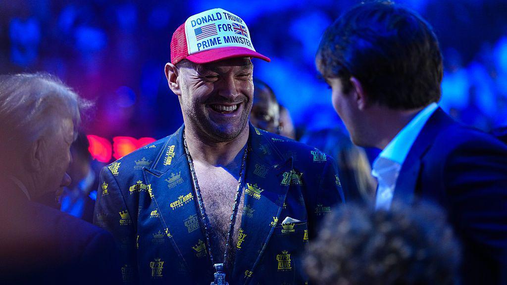 Fury taquine le combat de Joshua à l'UFC à la Maison Blanche aux côtés de White