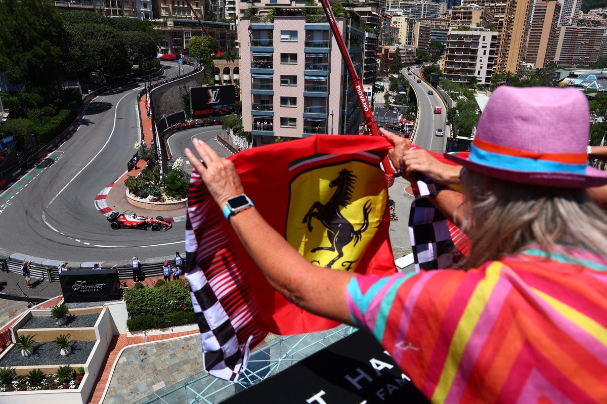 GP F1 Monaco : Leclerc mène Ferrari 1-2 dès les premiers essais, Hadjar et Alonso victimes d'accidents