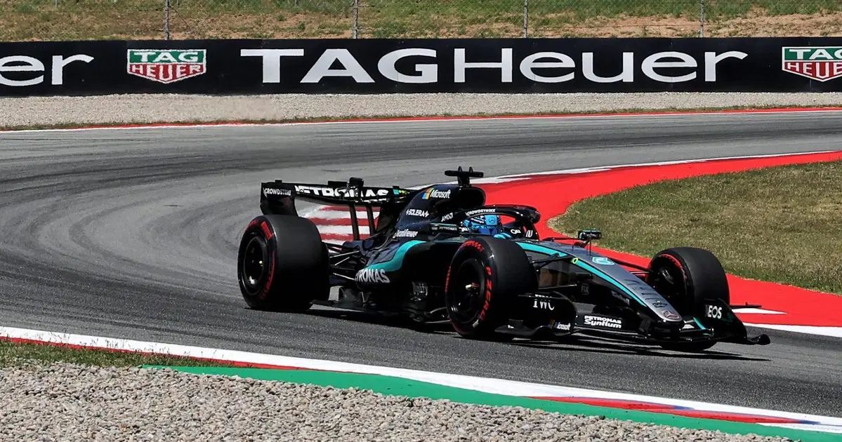George Russell survit à la frayeur de Lewis Hamilton pour regagner la pole position à Barcelone