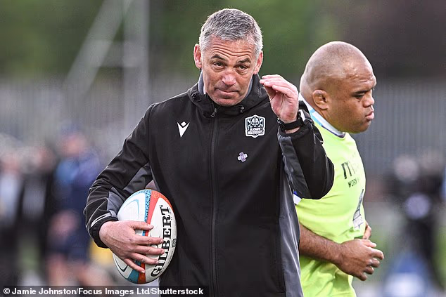 L'entraîneur-chef des Glasgow Warriors, Franco Smith, a dit à son équipe de ne pas regarder en arrière