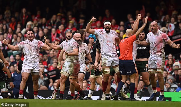 Les joueurs géorgiens célèbrent leur victoire contre le Pays de Galles au Principality Stadium en 2022