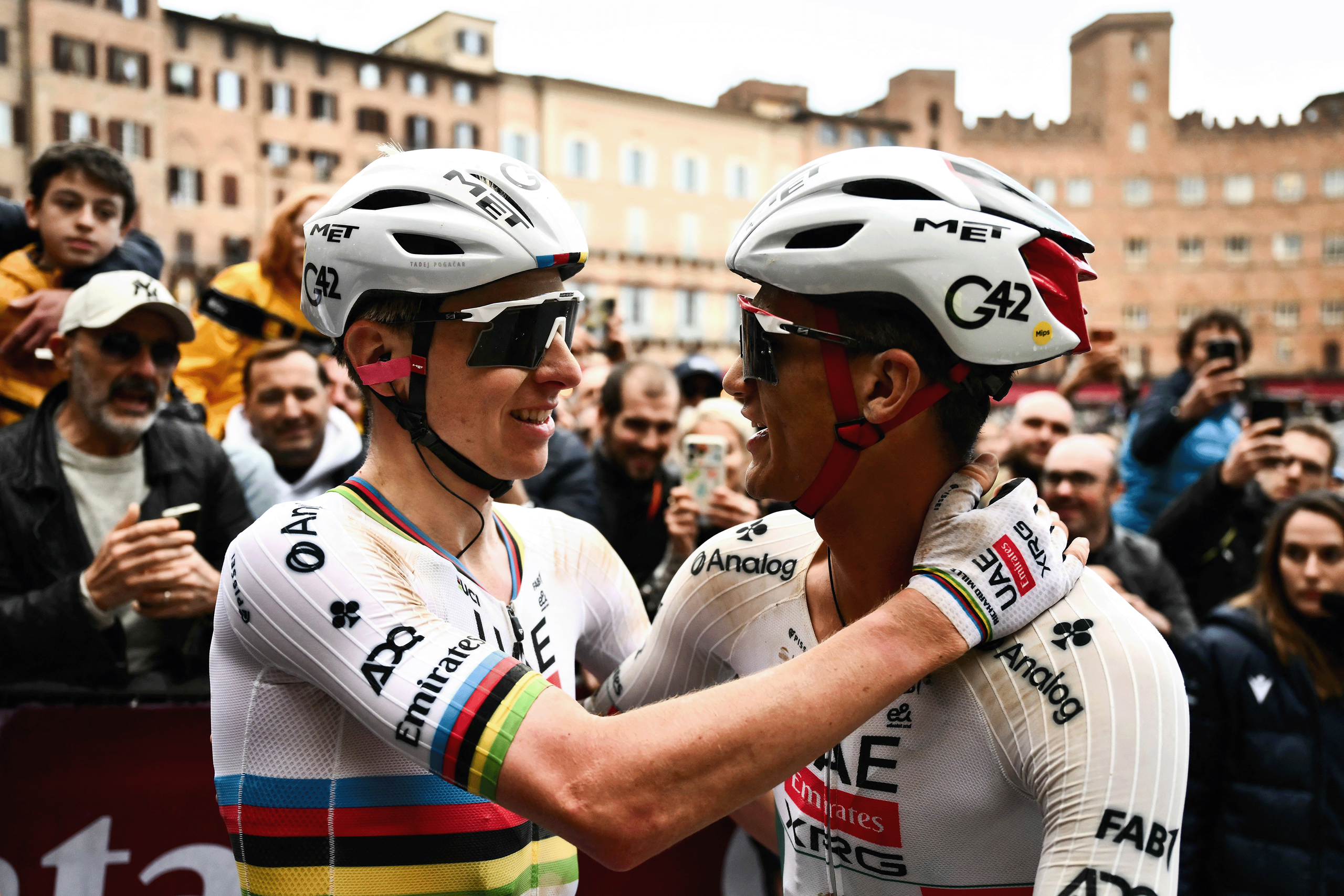 "Je veux juste être aussi heureux que lui sur le vélo" : des signes inquiétants pour les rivaux de Tadej Pogačar alors que le lieutenant du Tour de France Isaac del Toro va encore plus loin