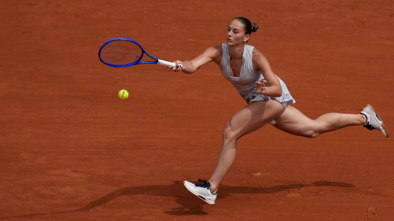 Kostyuk surprend Swiatek le jour de son anniversaire et atteint les premiers quarts de finale de Roland-Garros