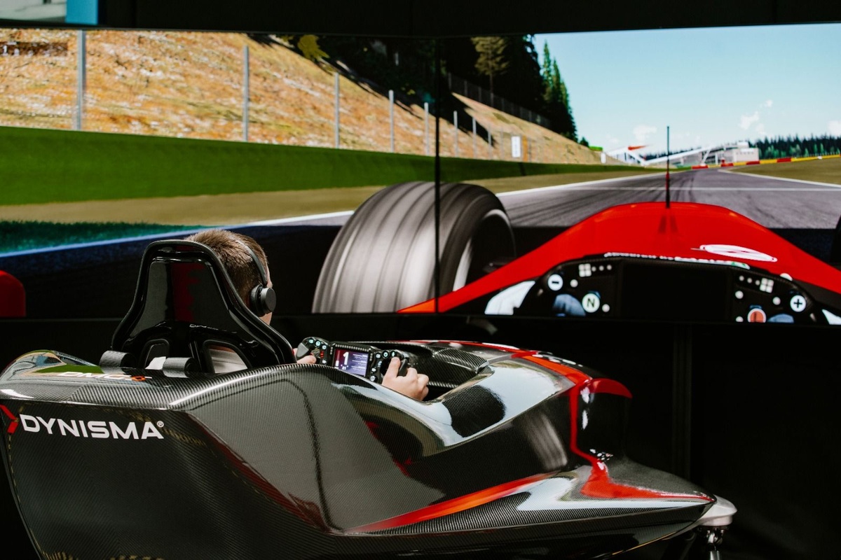 La société de simulation reprend la F1 et le monde automobile en général