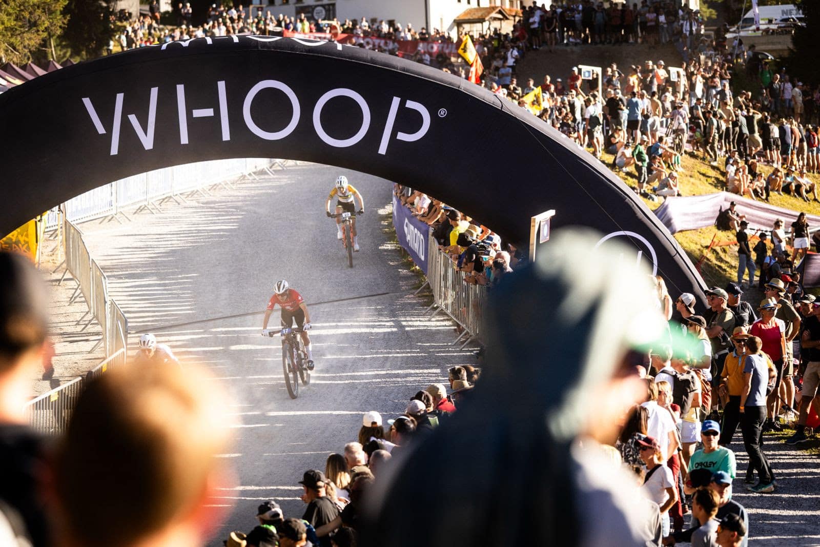 L'action de la Coupe du monde s'intensifie alors que la course se déplace à Lenzerheide, en Suisse