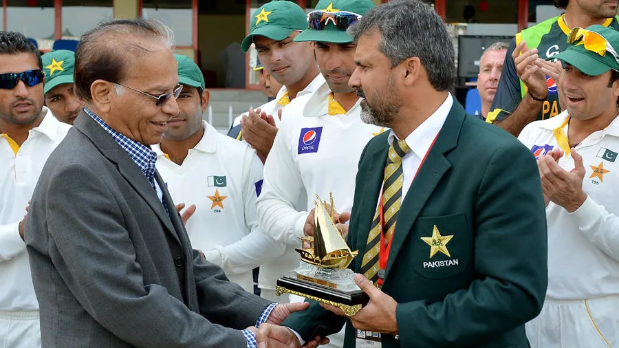 Le journaliste de cricket et légende de la télévision Qamar Ahmed est décédé à l'âge de 88 ans