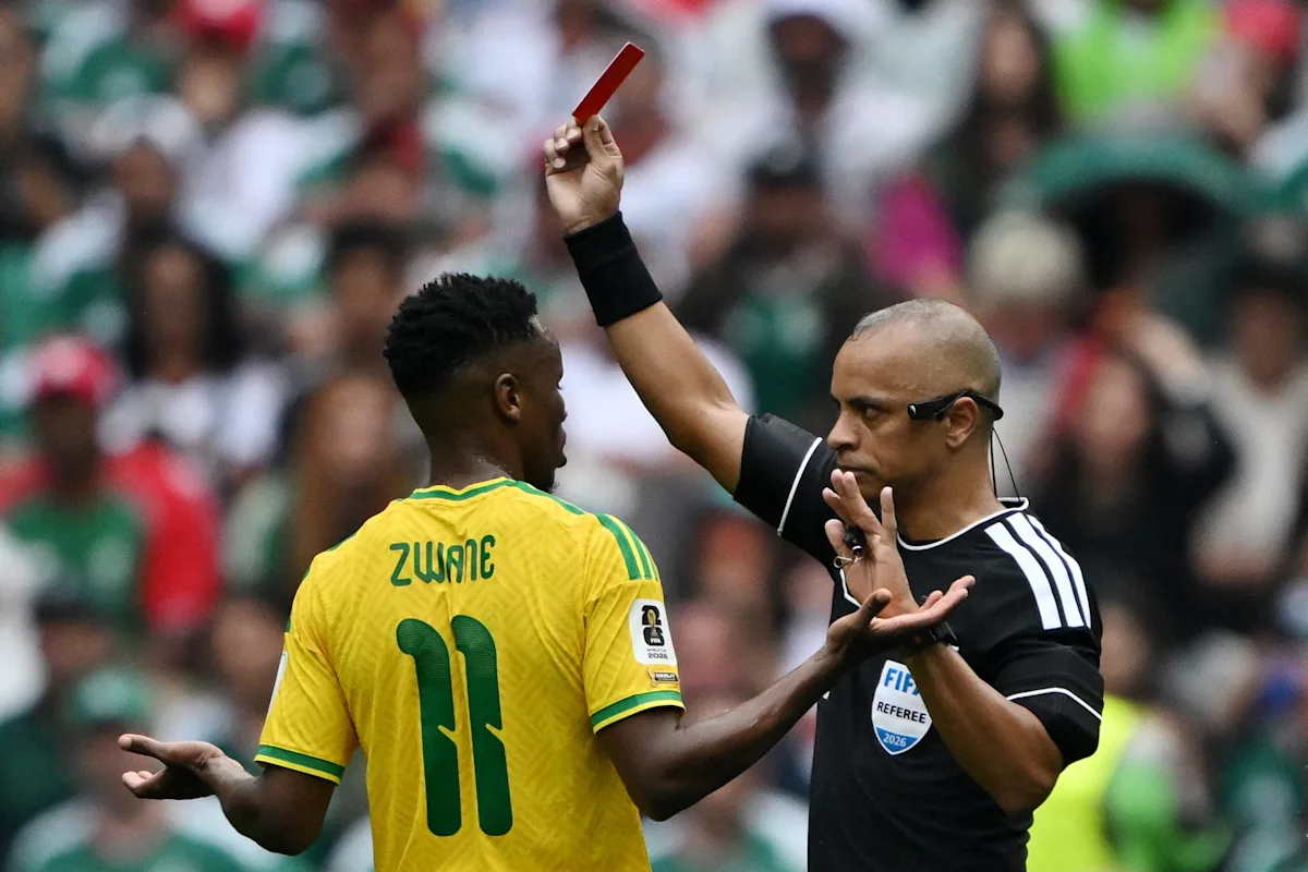 L'entraîneur sud-africain lève la suspension de trois matches de Zwane pour la Coupe du monde
