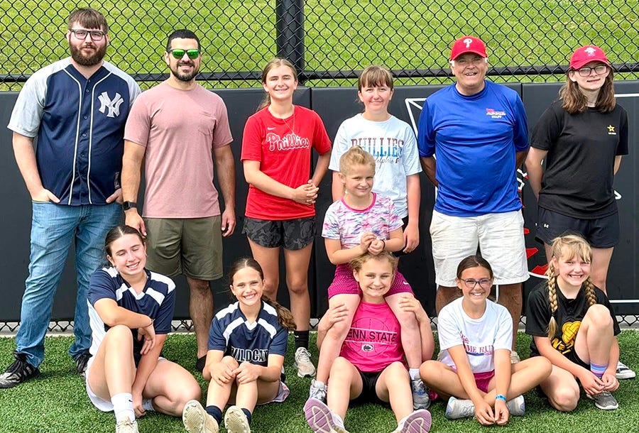 Les jeunes frappeurs font travailler leurs muscles lors du 47e Jaycees Home Run Derby