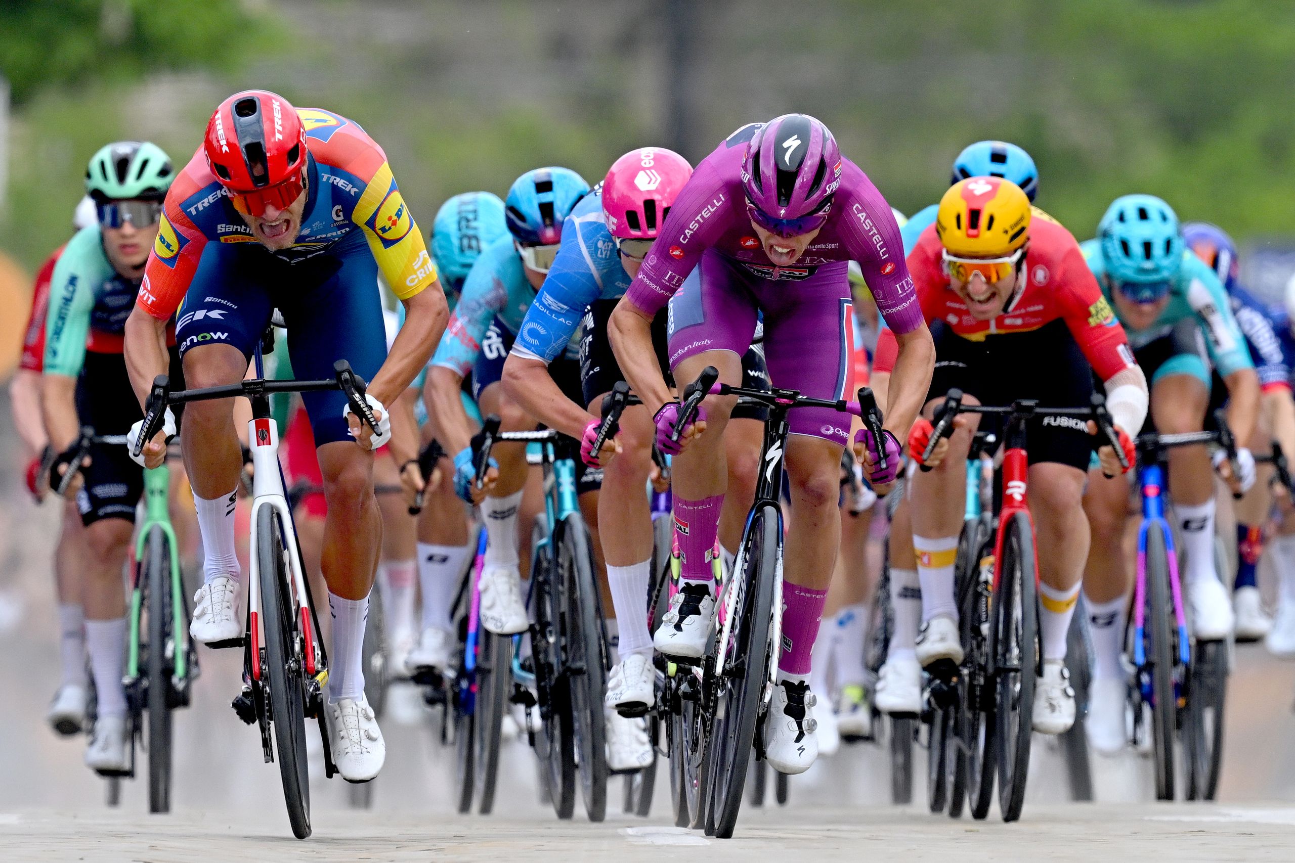 Les nouvelles règles UCI exigent des arrivées droites d'au moins 200 mètres dans les sprints de groupe