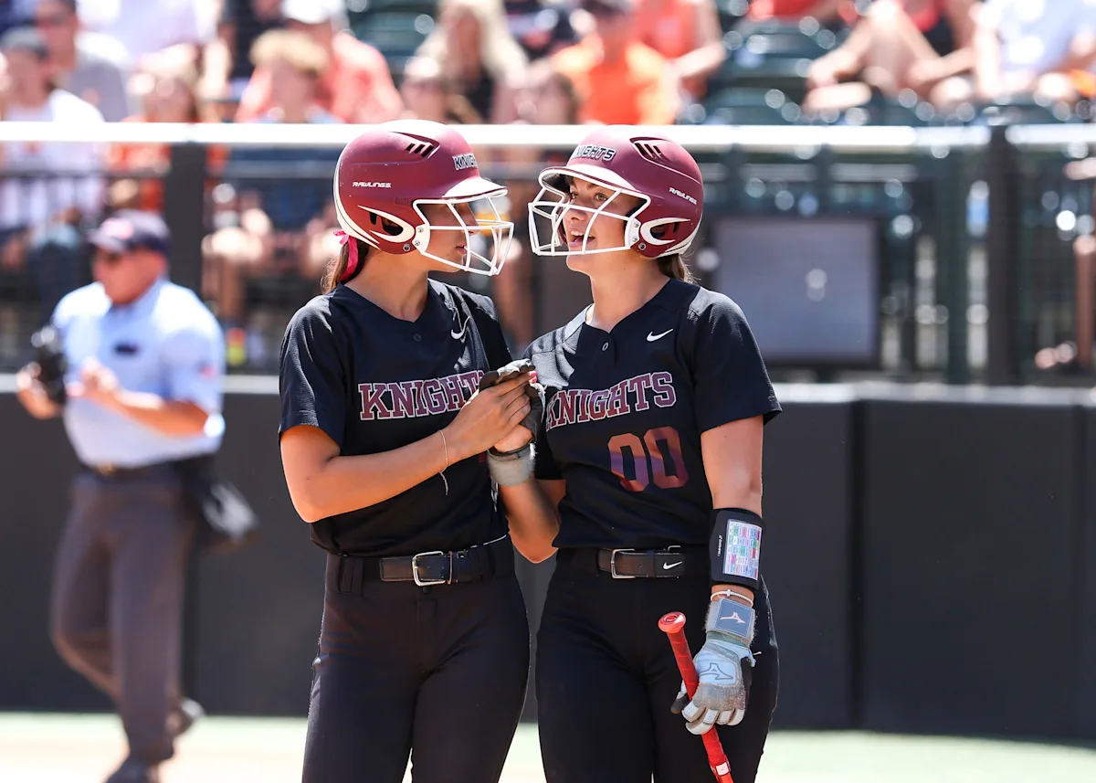 Les sœurs Kresbaugh poussent le softball de Walled Lake Northern en finale