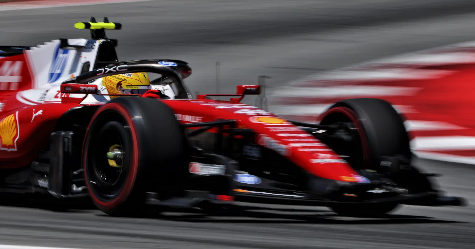Lewis Hamilton assure une victoire émouvante à Ferrari à Barcelone alors que Mercedes s'effondre