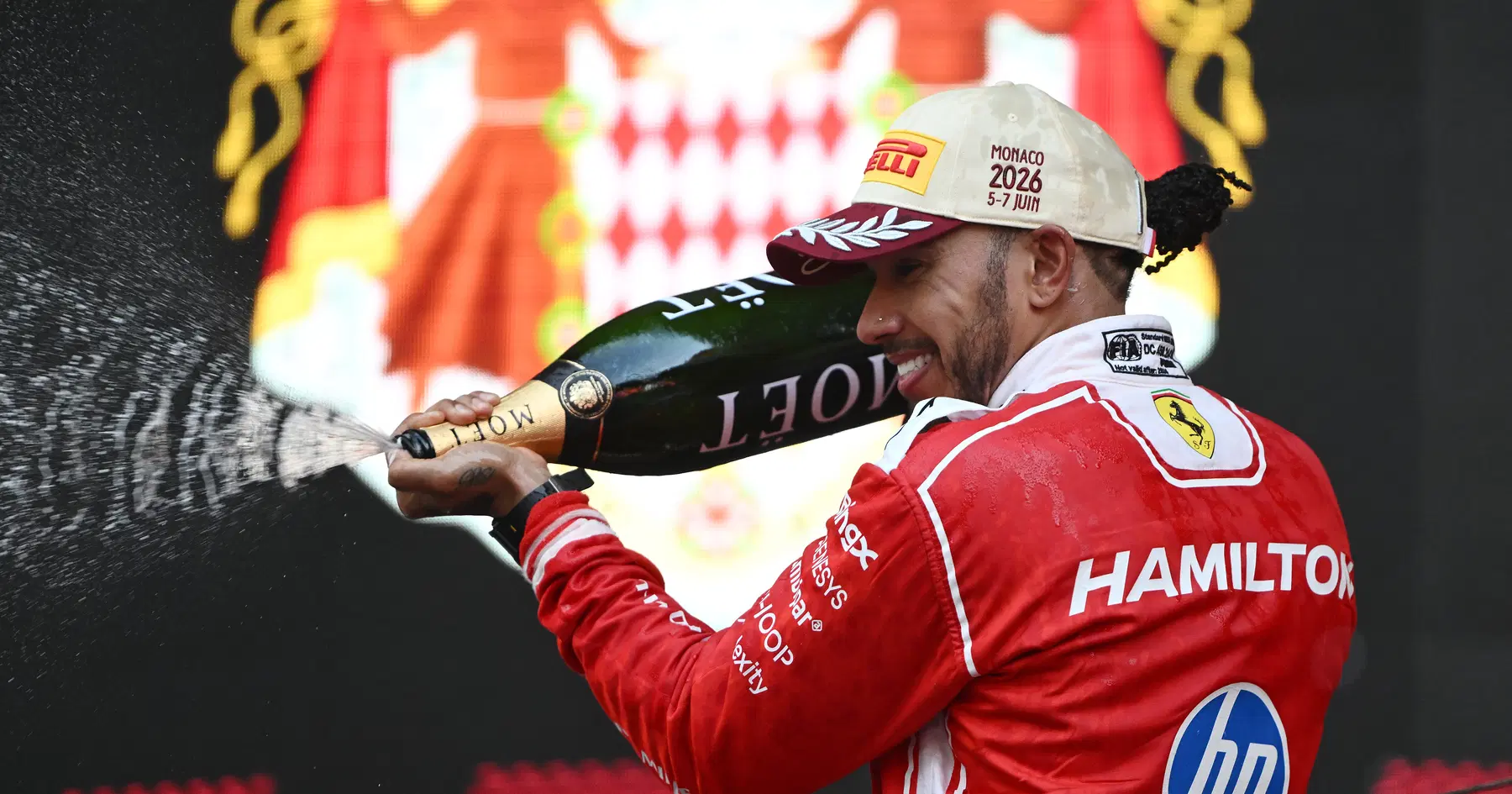 Lewis Hamilton confirme un gros effort de la FIA pour Ferrari alors que Max Verstappen subit un désastre - RacingNews365 Review