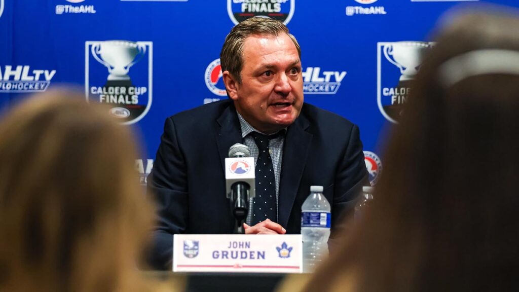 Marlies reste concentrée alors qu'ils rentrent chez eux | LaAHL.com
