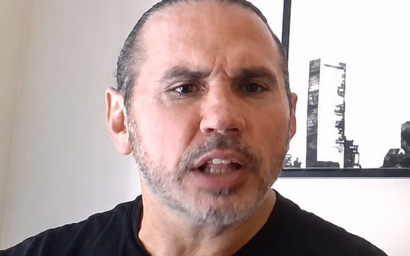 Matt Hardy avertit les lutteurs de ne pas faire confiance à toutes les voix fortes sur les réseaux sociaux
