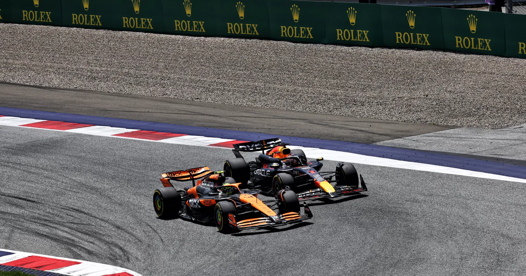 Max Verstappen et Lando Norris s'affrontent alors que la course au titre de F1 s'intensifie : "Stupide et injuste"