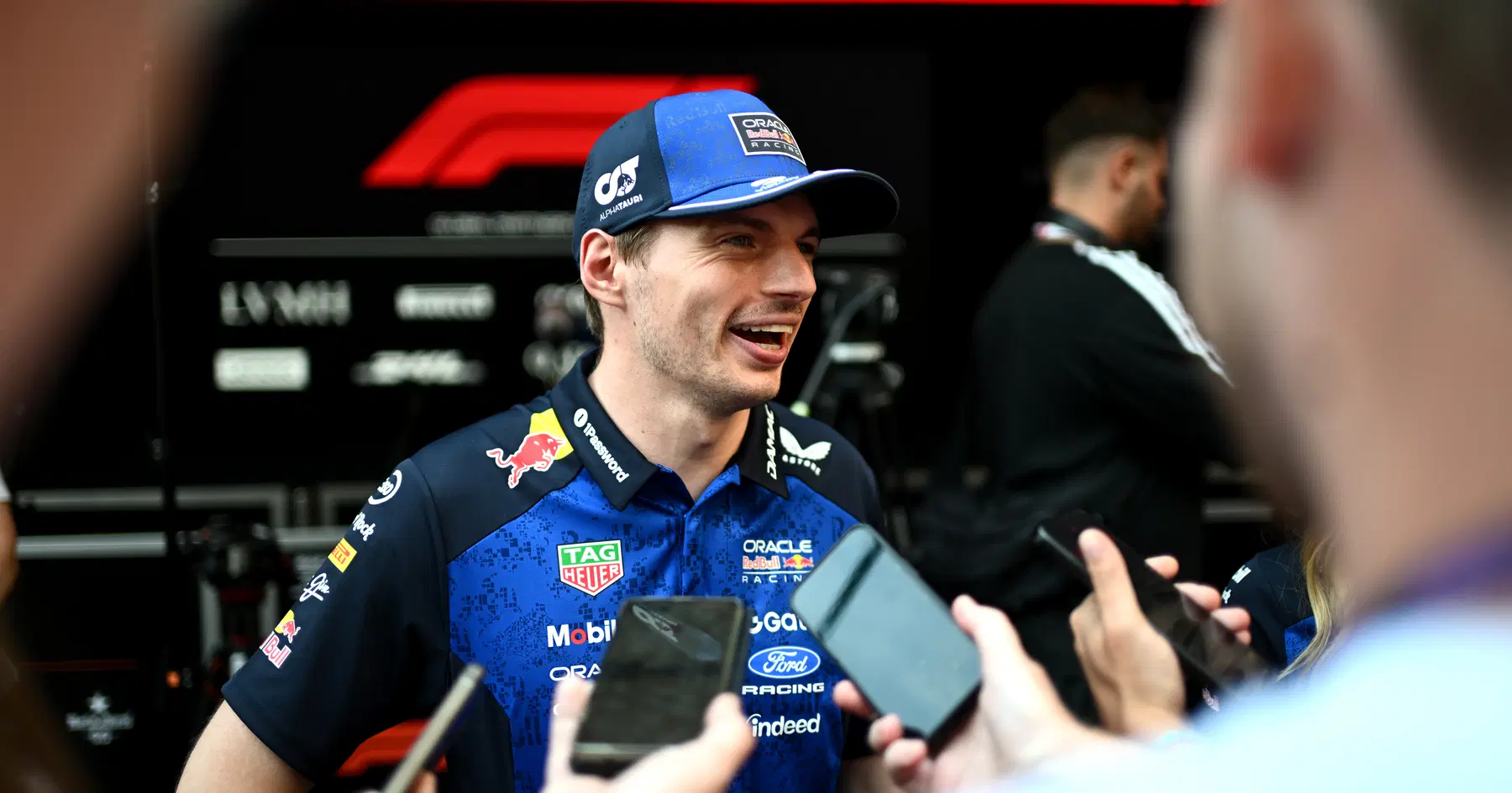 Max Verstappen surpris alors que Lewis Hamilton demande à Ferrari une « plongée approfondie » – RacingNews365 Review