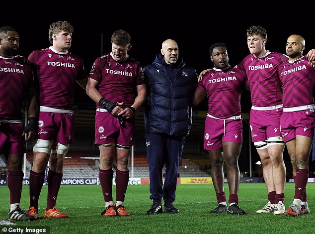 Alex Sanderson (au centre) salue ses joueurs après la victoire des huitièmes de finale de la Coupe des Champions la semaine dernière aux Harlequins, préparant une tâche gigantesque à Leinster ce samedi.