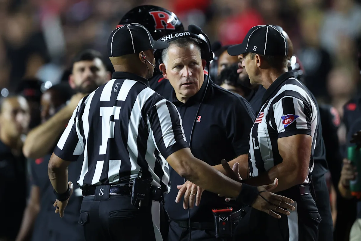 Pourquoi Greg Schiano du football de Rutgers peut entraîner davantage et collecter moins de fonds