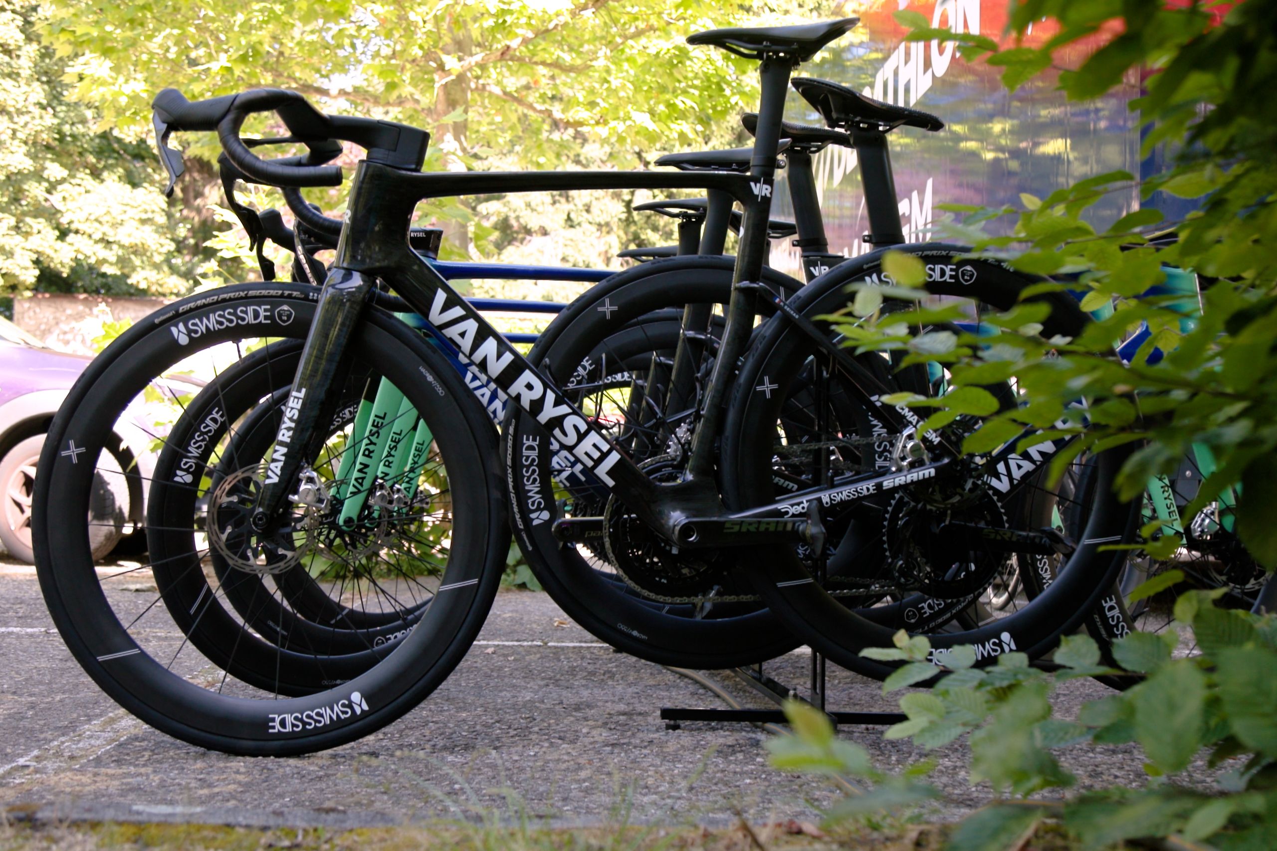 REGARDER : Des vélos inédits que notre équipe vidéo a vus lors de la course d'échauffement du Tour de France