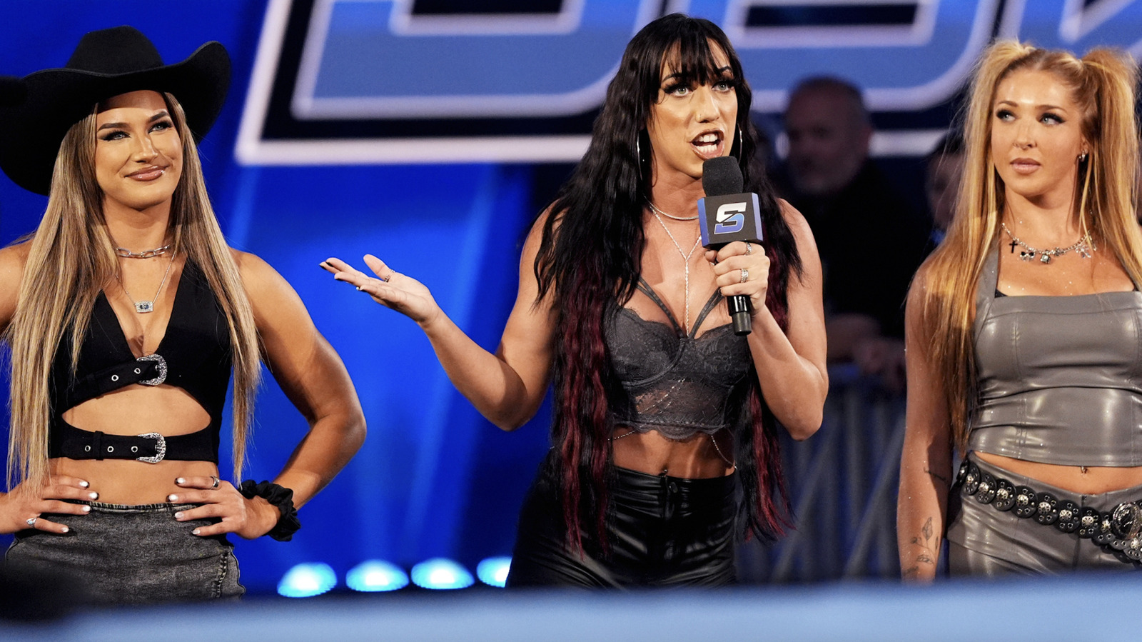Résultats de WWE SmackDown 6/12 – Paige et Brie Bella affrontent une influence fatale, GUNTHER apparaît