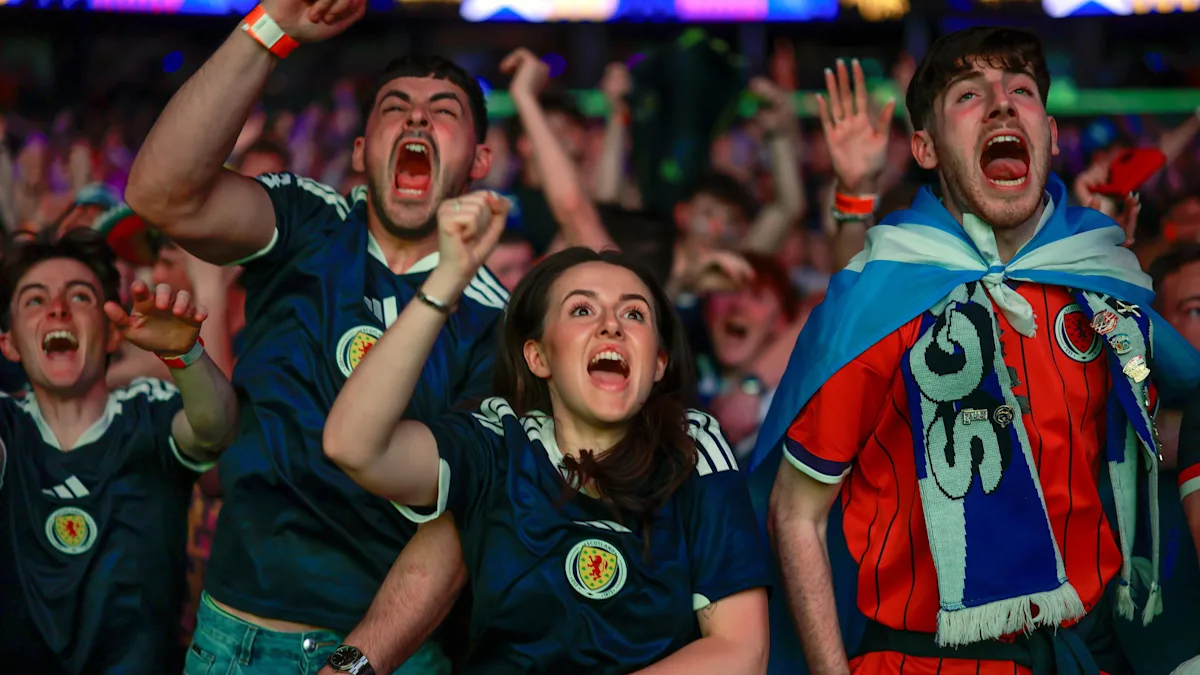 Retraite alors que les supporters écossais célèbrent leur première victoire en Coupe du monde en 36 ans