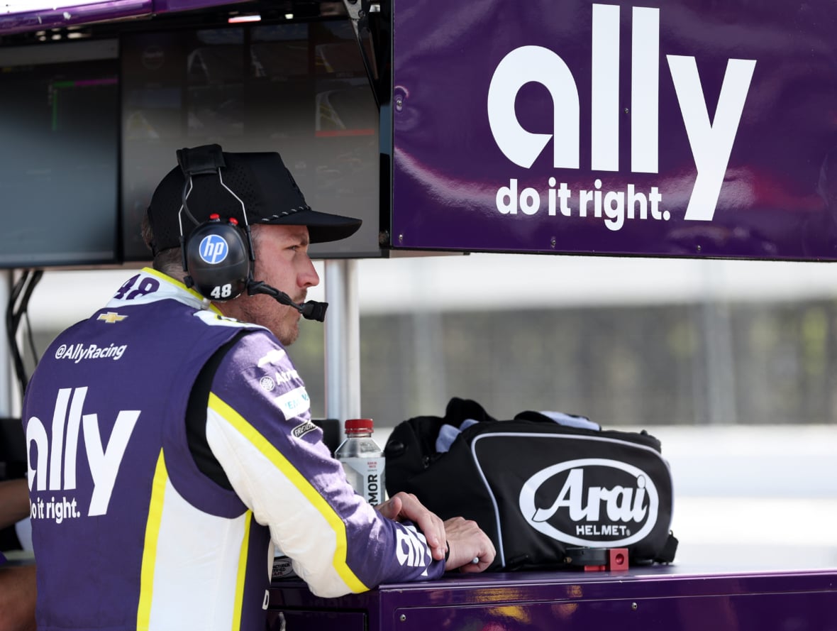Rumeurs NASCAR : Insider apporte des éclaircissements sur l'avenir d'Alex Bowman avec Hendrick Motorsports