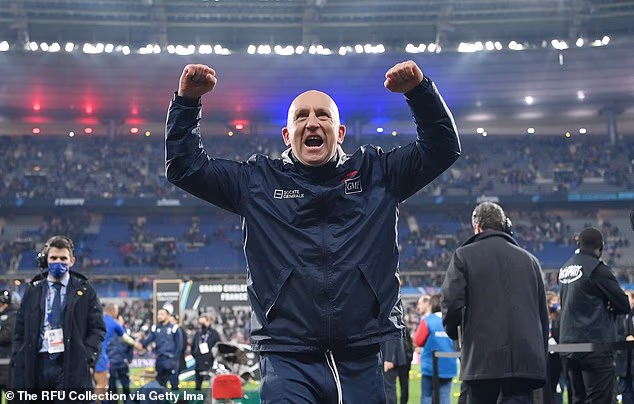 C'est une grande surprise que Shaun Edwards, qui vient d'aider la France à remporter un autre titre des Six Nations, doive quitter son rôle d'assistant de Fabien Galthie.