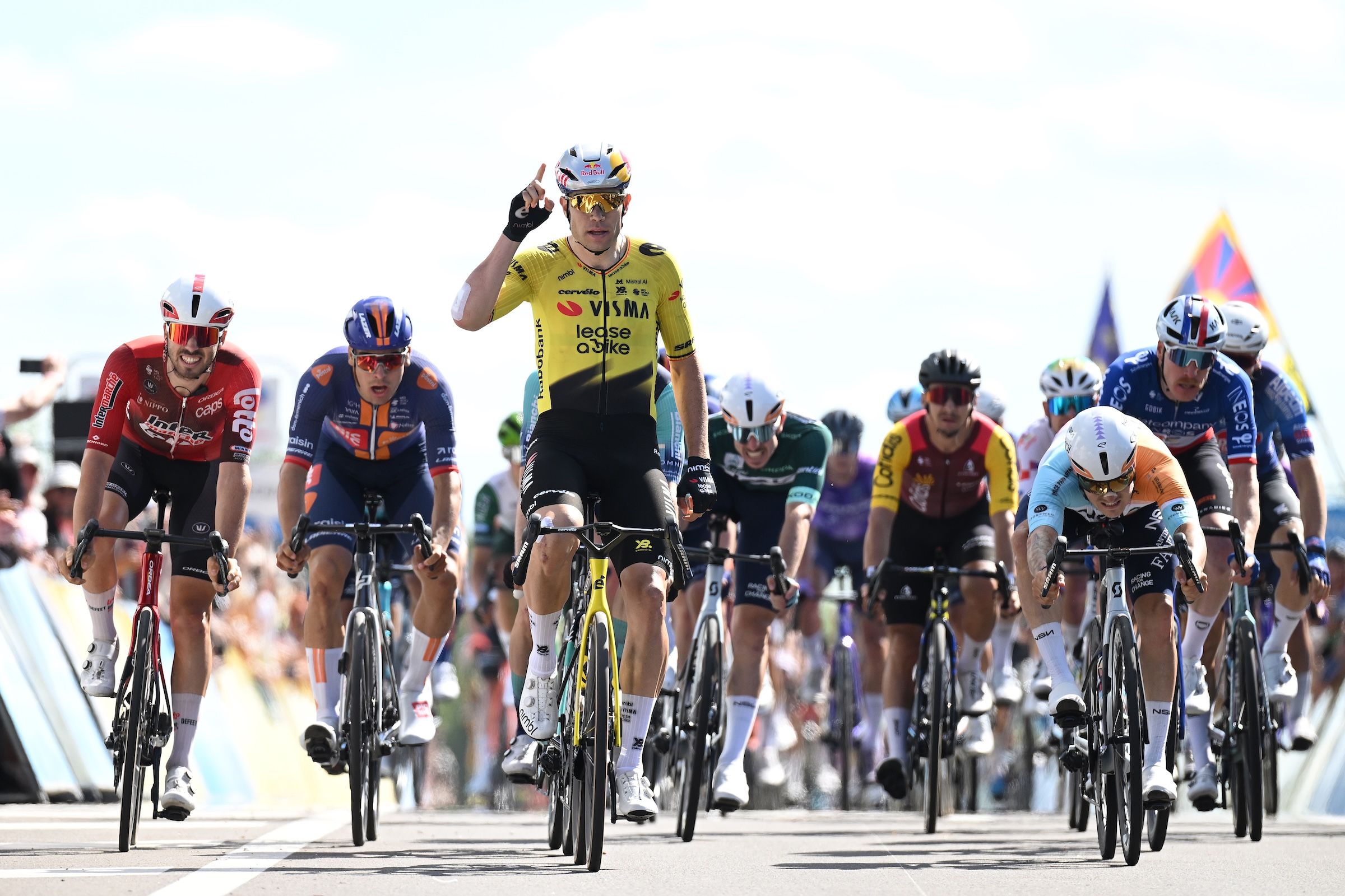 Tour Auvergne-Rhône-Alpes : Wout van Aert répond aux sceptiques avec une victoire de l'étape 5