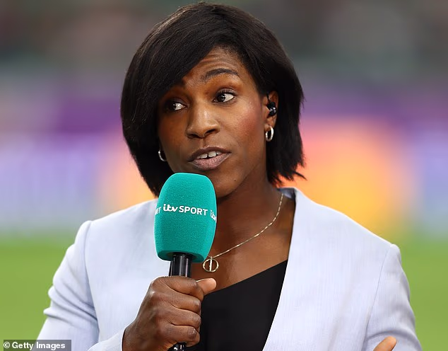 Un membre du conseil d'administration de la Rugby Football Union a démissionné de ses fonctions après avoir fait un commentaire sexiste sur les réseaux sociaux à propos de Maggie Alphonsi.
