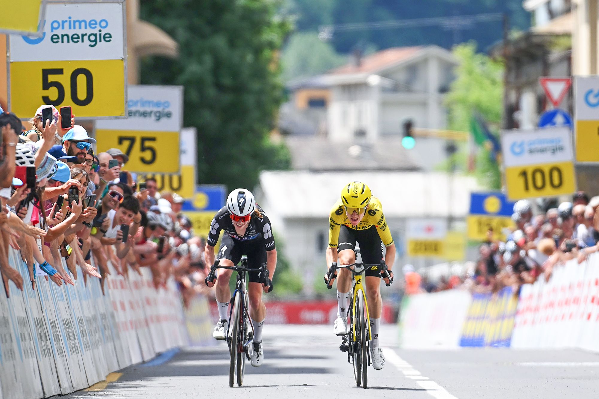 Un parcours difficile, une température chaude et une envie d'attaquer : comment l'échappée a battu les favorites du classement général lors de la première étape du Tour de Suisse féminin